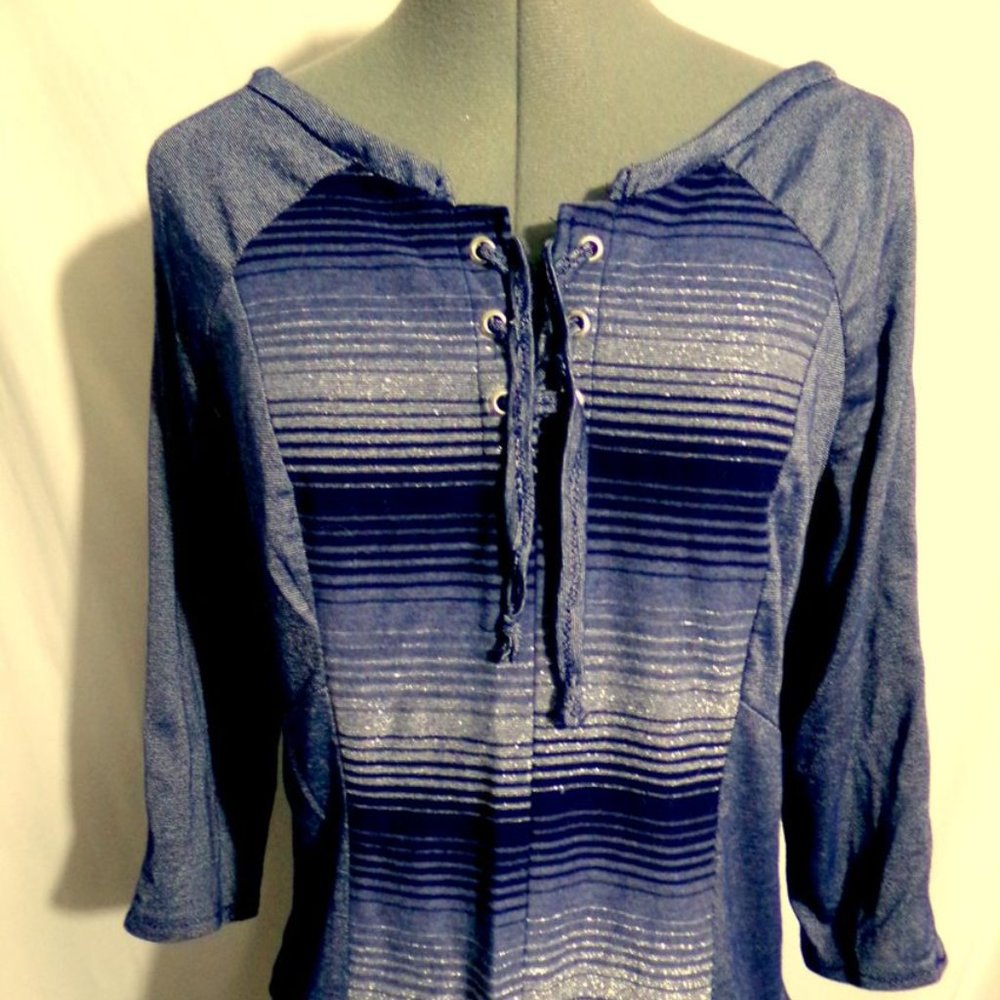 Contrast dressy T-shirt top PM Blue Gray Silver stripe 3/4 sleeve Henley v-neck